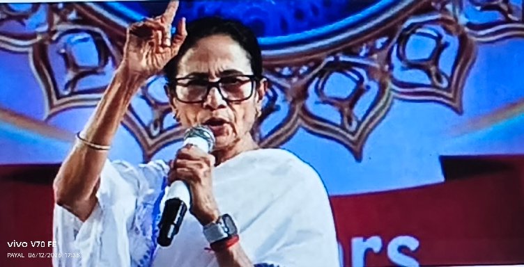 ममता बनर्जी के खिलाफ FIR दर्ज, सांप्रदायिक टिप्पणी का आरोप